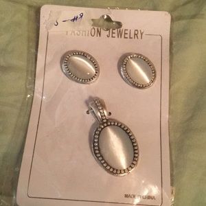 Drop and earrings set